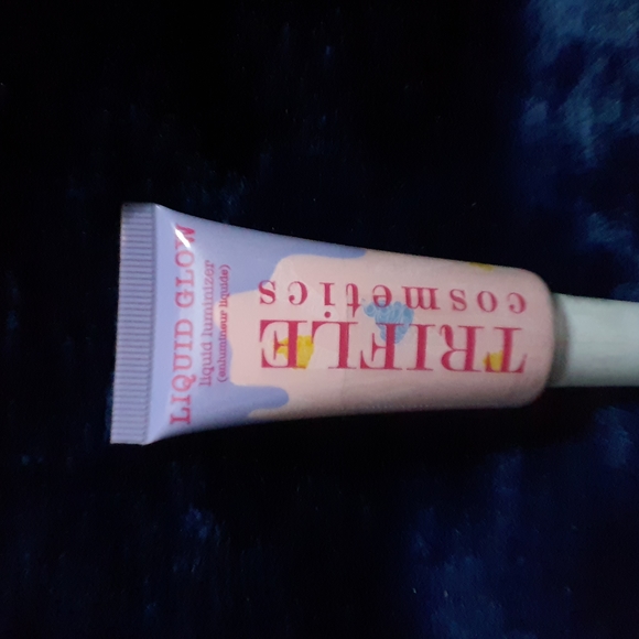Trifle Cosmetics - Liquid Glow - Picture 1 of 3